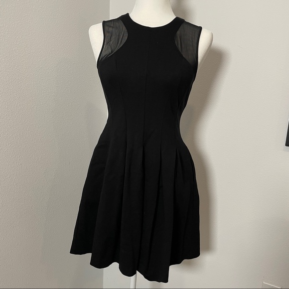 [BANANA REPUBLIC] BLACK PLEATED DRESS W/ MESH DETAILS & POCKETS - Picture 1 of 7